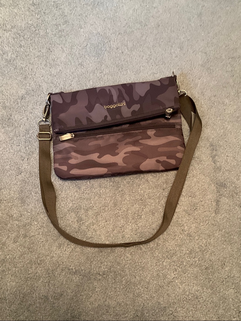Baggallini Gray Camo Convertible Crossbody